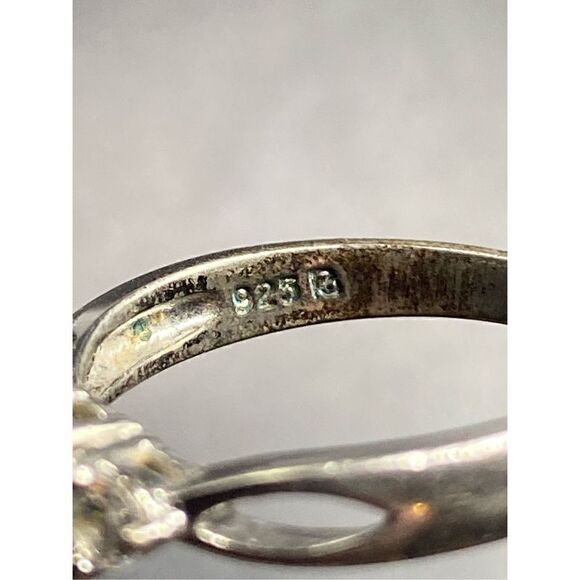 Sterling silver 925 pale blue round topaz and flanked by two small CZs ring 7.5 - Picture 12 of 13